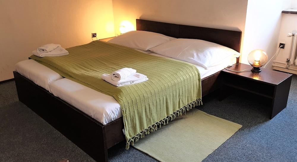 Self-Service Hotel Ostas Praha ภายนอก รูปภาพ